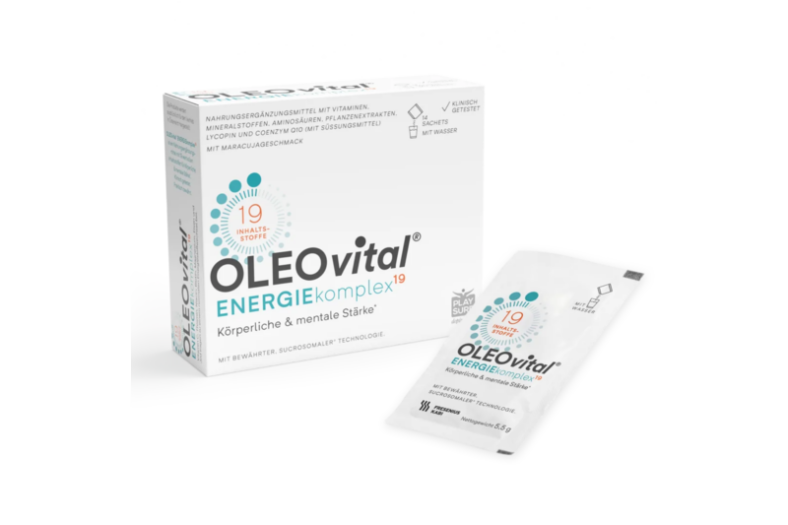 Verpackung des Nahrungsergänzungsmittels OLEO vital ENERGIEkomplex mit 19 Inhaltsstoffen und Maracujageschmack.
